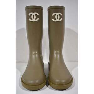 Chanel 22K Dark Beige Caoutchouc White CC Logo High Pull On Rubber Rain Boots 40